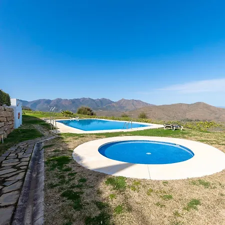 Modern Villa, Pool, Ocean & Mountain View בית נופש מארבלה