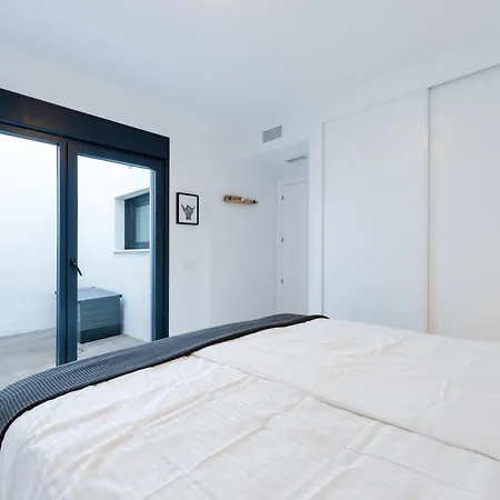 בית נופש Modern Villa, Pool, Ocean & Mountain View