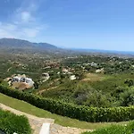 Modern Villa, Pool, Ocean & Mountain View