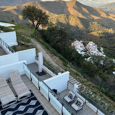 Modern Villa, Pool, Ocean & Mountain View