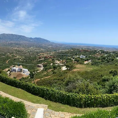 Modern Villa, Pool, Ocean & Mountain View