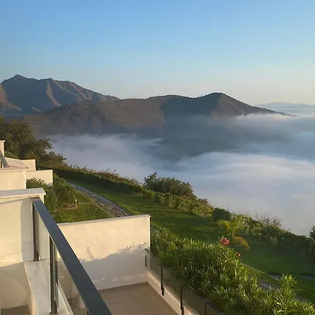 別荘 Modern Villa, Pool, Ocean & Mountain View マルベーリャ