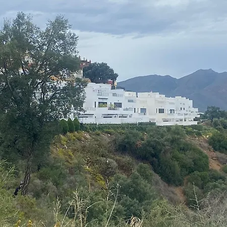 Modern Marbella Villa, Pool, Ocean & Mountain View La Mairena