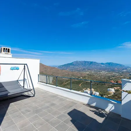 Modern Villa, Pool, Ocean & Mountain View
