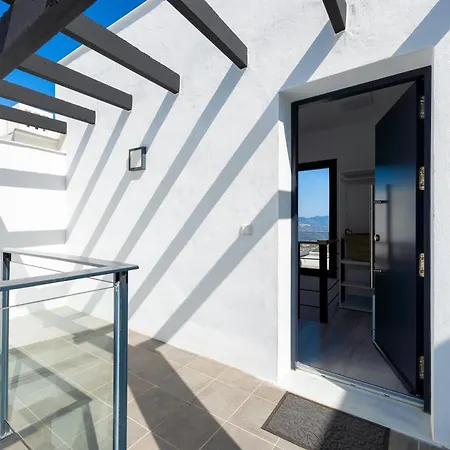 別荘 Modern Villa, Pool, Ocean & Mountain View マルベーリャ