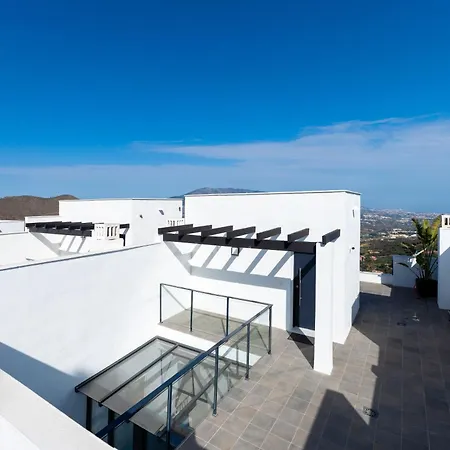 Tatil Evi Modern Marbella Villa, Pool, Ocean & Mountain View *