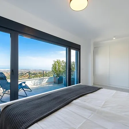 Tatil Evi Modern Marbella Villa, Pool, Ocean & Mountain View La Mairena