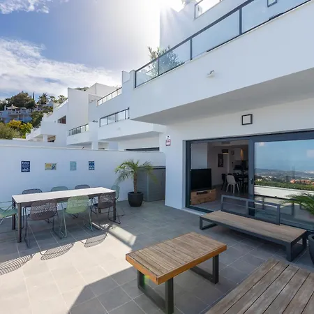 Modern Marbella Villa, Pool, Ocean & Mountain View * La Mairena