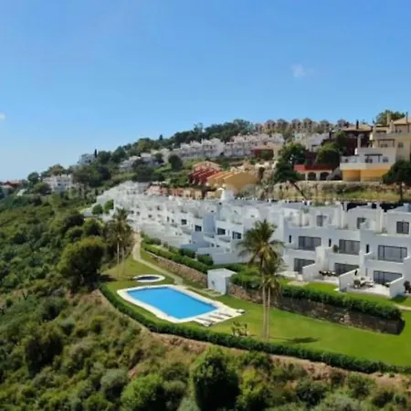 Modern Villa, Pool, Ocean & Mountain View