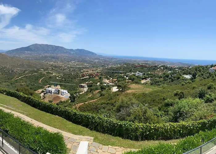 Modern Villa, Pool, Ocean & Mountain View