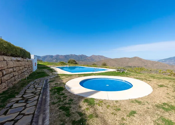 Modern Villa, Pool, Ocean & Mountain View Casa vacanze Marbella