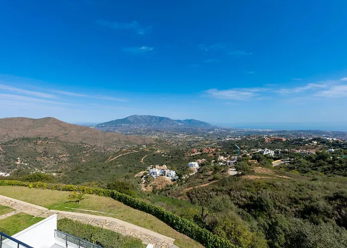 Modern Villa, Pool, Ocean & Mountain View