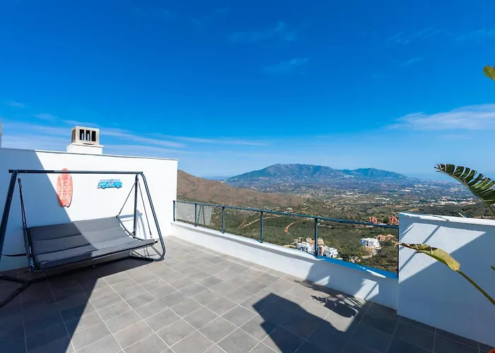 Modern Villa, Pool, Ocean & Mountain View