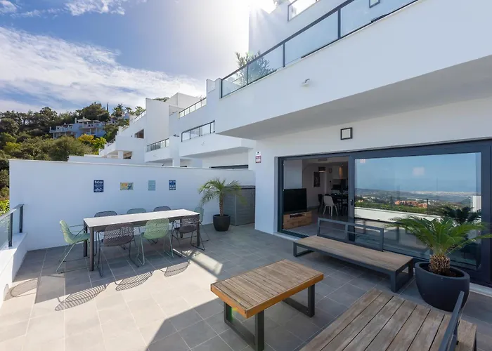 Modern Villa, Pool, Ocean & Mountain View * Marbella